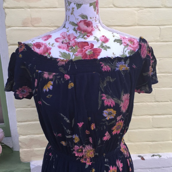 ๐ธHost Pick๐ธCold shoulder floral Navy Dress - Picture 4 of 8